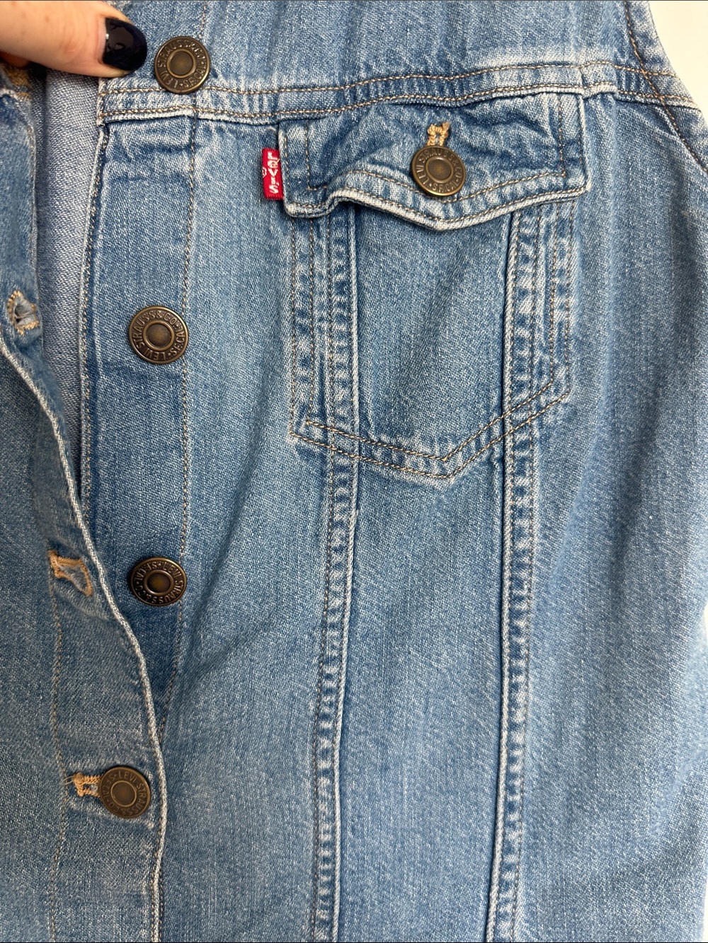 Levi's Sleeveless Button-Front Denim Dress in Light Blue - Picture 2 of 6
